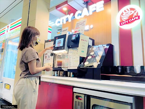 「CITY CAFE咖啡智FUN機」上班族可從容買咖啡隨時享用。（圖：7-ELEVEN提供）