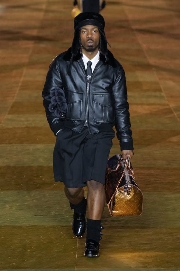 Usher's Kilt For Louis Vuitton's Paris Fashion Week Show Stunned