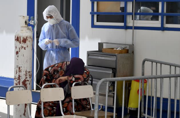 A woman infected by the Covid-19 coronavirus receives oxygen as a first aid at a hospital in the northwestern town of Beja on June 22, 2021 as Tunisia's health authorities cope with a spike in Covid-19 cases in the area. (Photo by FETHI BELAID / AFP) (Photo by FETHI BELAID/AFP via Getty Images) (Photo: FETHI BELAID via Getty Images)
