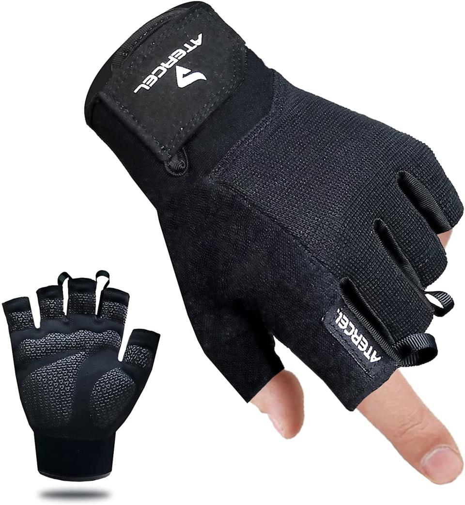 weightlifting gloves, travel workout equipment