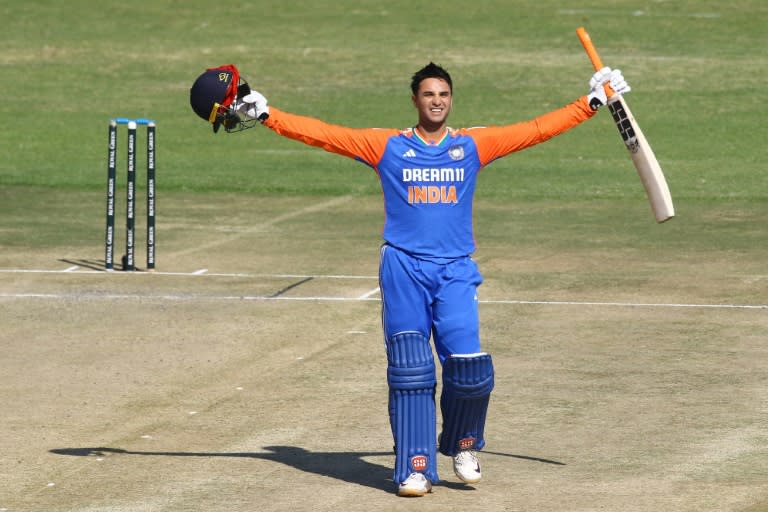 Abhishek Sharma reached his first international century with three successive sixes off Wellington Masakadza (Jekesai NJIKIZANA)