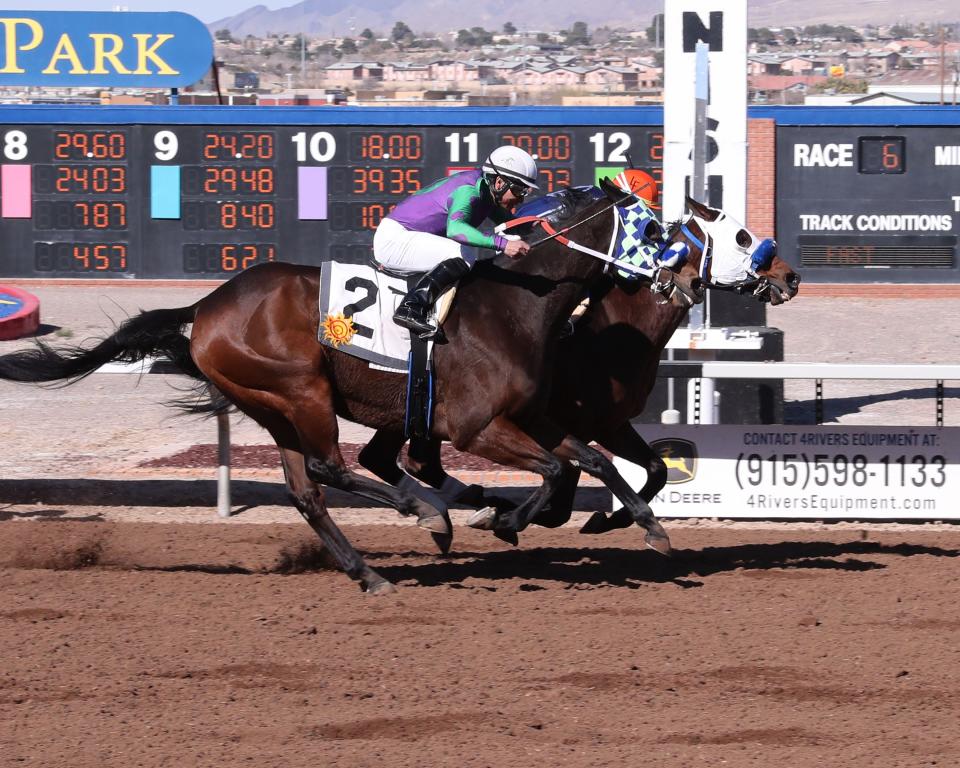 Sea Emperor (white blinkers) edges Jet N G in the Albert & Henry Dominguez Memorial Handicap, Sunday, Feb. 27, 2022 at Sunland Park Racetrack and Casino.