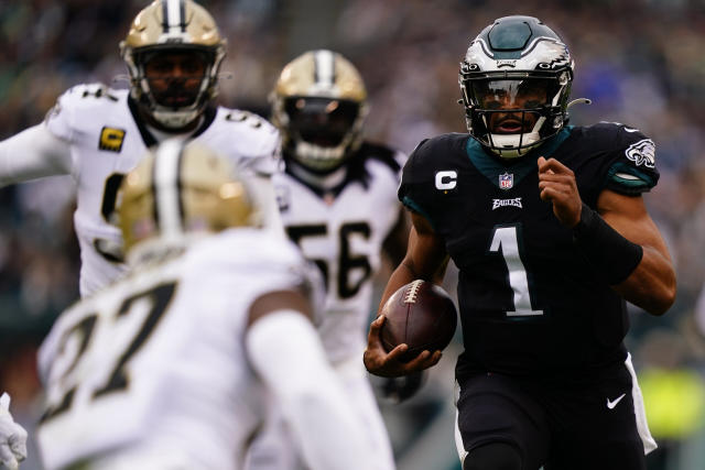 Jalen Hurts runs for 3 scores, Eagles beat Saints 40-29