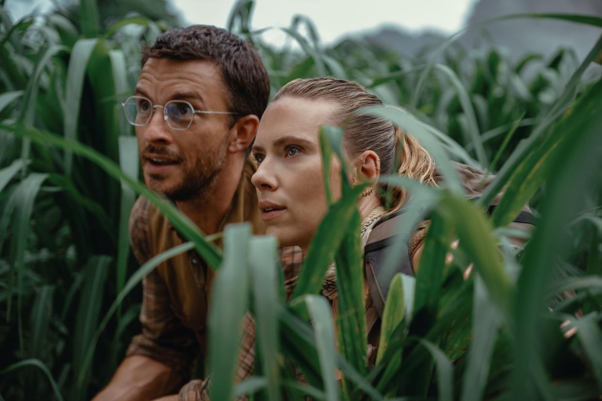 Jonathan Bailey and Scarlett Johansson in Jurassic World Rebirth