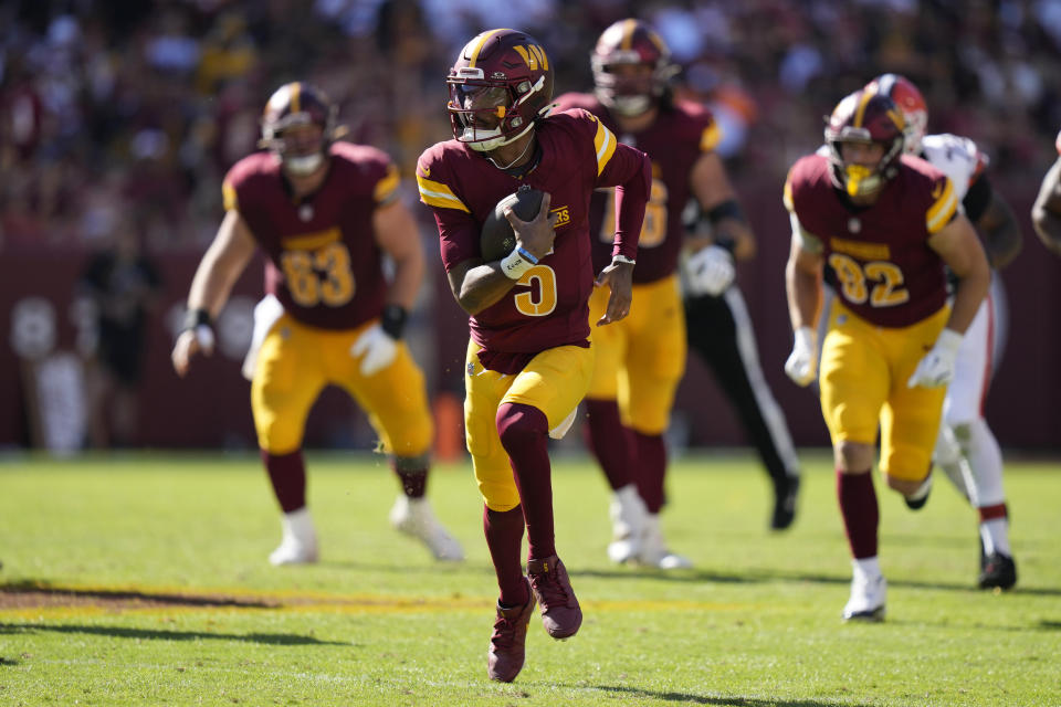 Washington Commanders quarterback Jayden Daniels (5) runs for a long gain against the Cleveland Browns during the second half of an NFL football game in Landover, Md., Sunday, Oct. 6, 2024. (AP Photo/Stephanie Scarbrough)