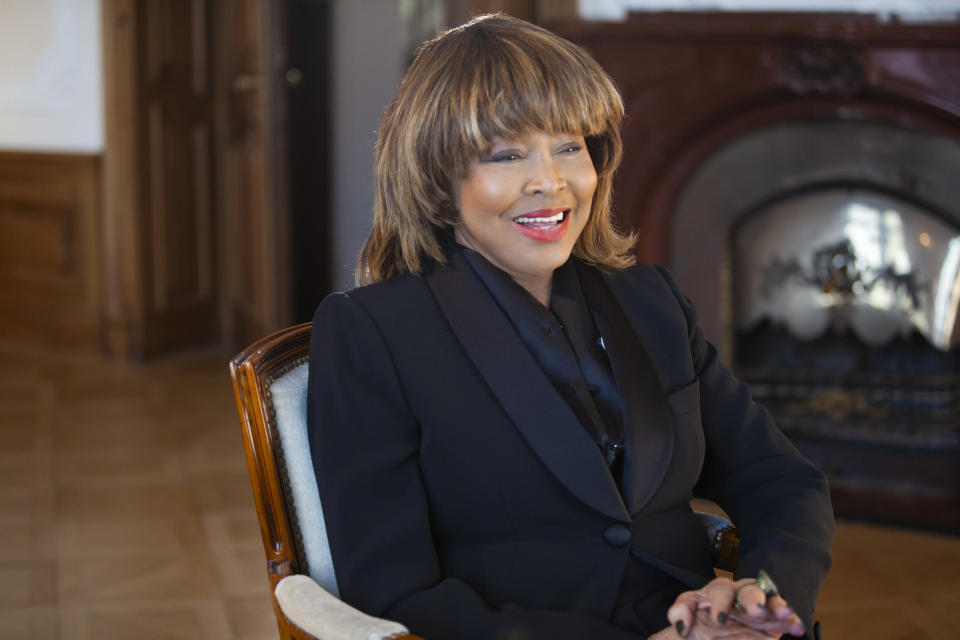 En esta imagen proporcionada por HBO Tina Turner en una escena del documental "Tina". (HBO via AP)