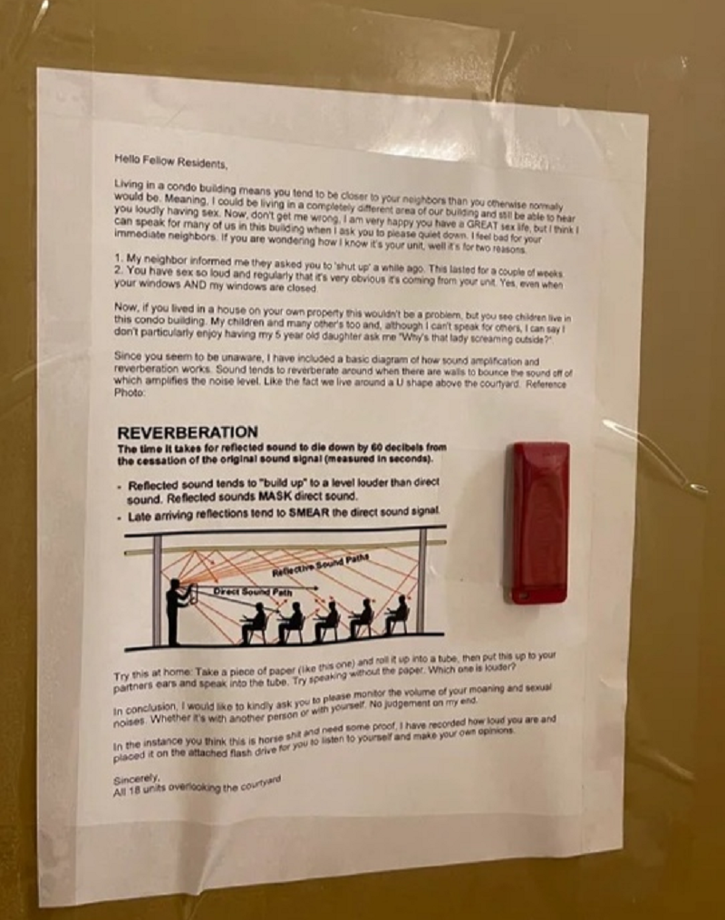 The note and recording on the neighbour's door. ― Picture via Reddit