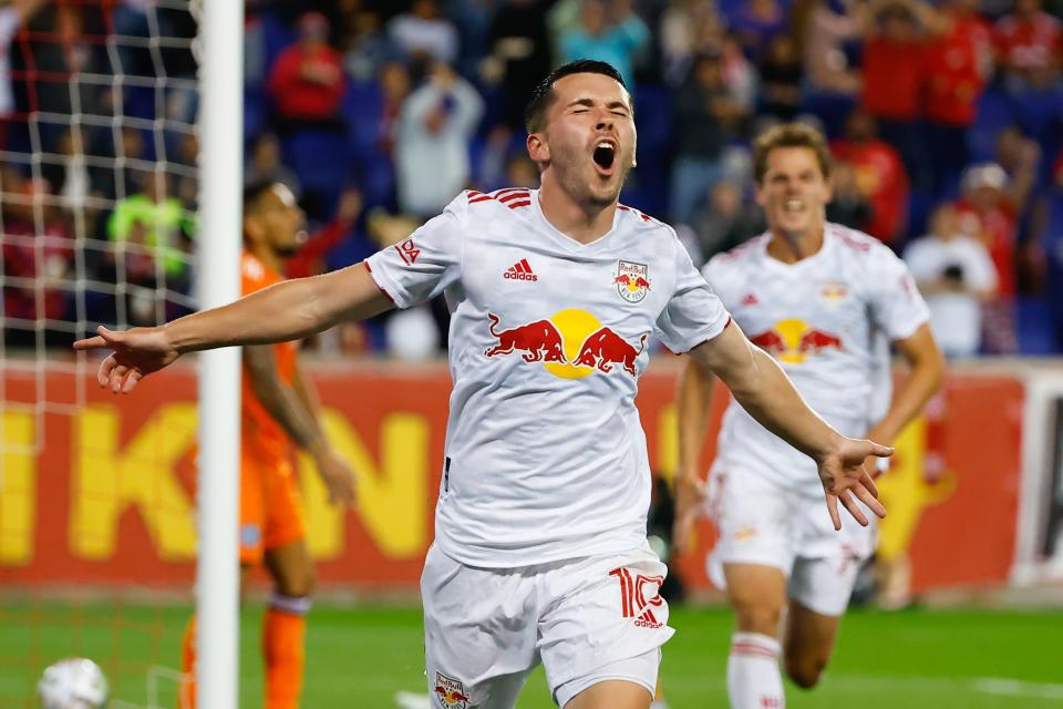 El miércoles fue una gran noche para Lewis Morgan y los New York Red Bulls, que dominaron a los actuales campeones de la MLS y rivales del derby del río Hudson, NYCFC, en la US Open Cup.  (Foto de Rich Graessle/Icon Sportswire vía Getty Images)