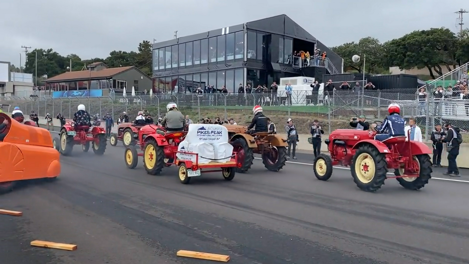 porsche rennsport reunion 7 tractor race