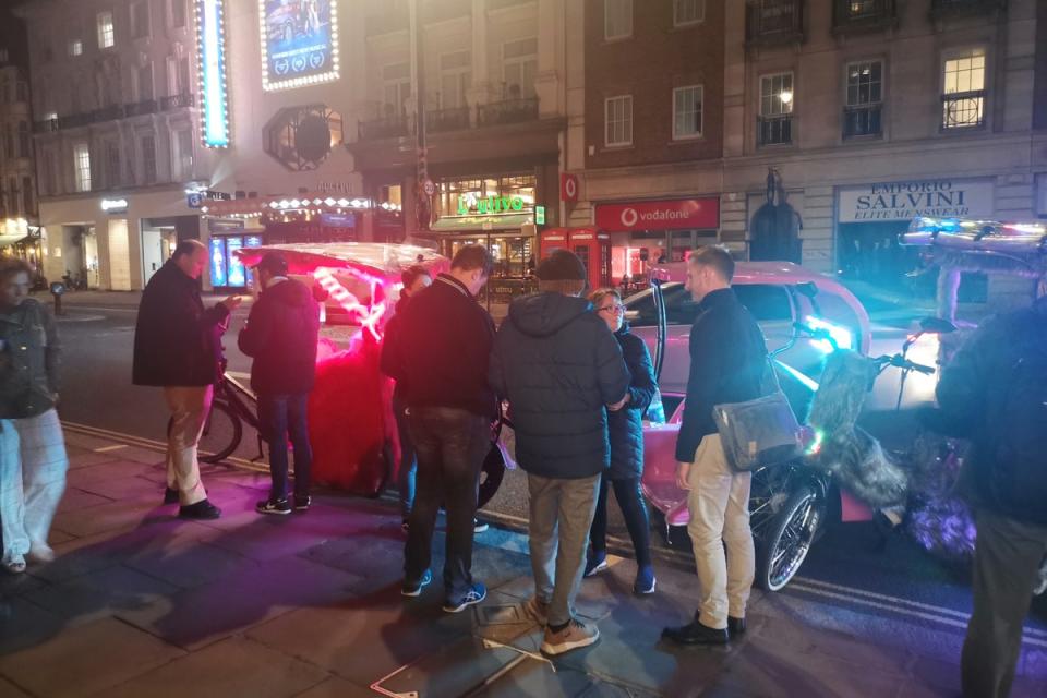 Enforcement officers talk to pedicab operators (Evening Standard)