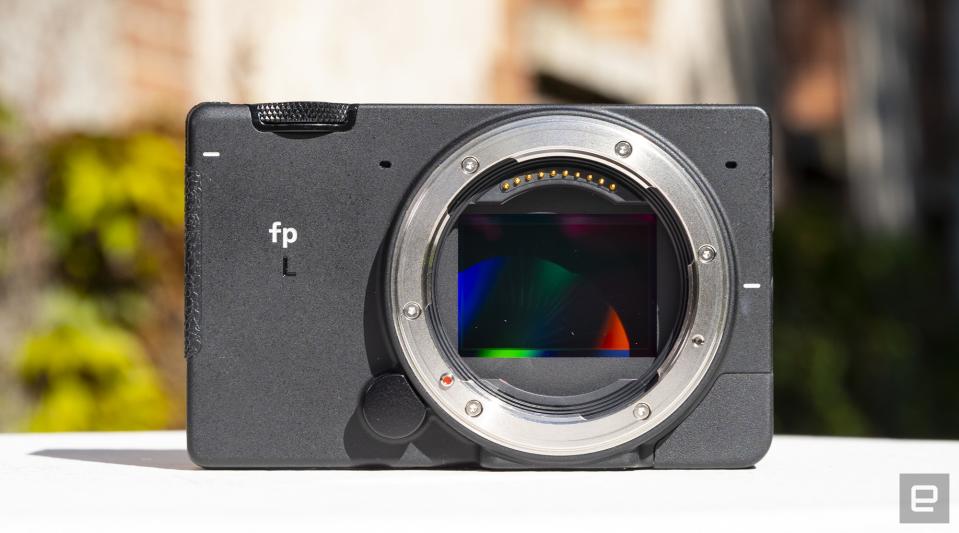 <p>Sigma fp L full-frame mirrorless camera hands-on</p>
