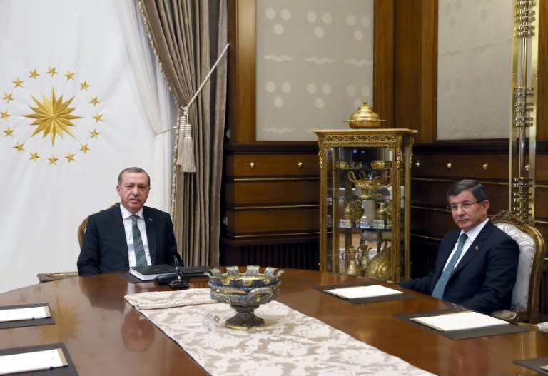 A handout picture from the Turkish presidential press office on May 4, 2016 shows President Recep Tayyip Erdogan (L) and Prime Minister Ahmet Davutoglu during their meeting in Ankara