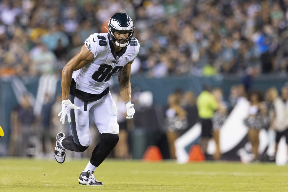 Jackson shines in Philly return, helps Eagles storm back for win