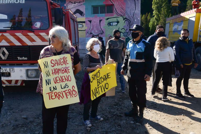 Alberto Fernández viajó hoy a la provincia del Chubut para recorrer las zonas afectadas por los incendios y fué repudiado por los habitantes que dicen No a la megamineria