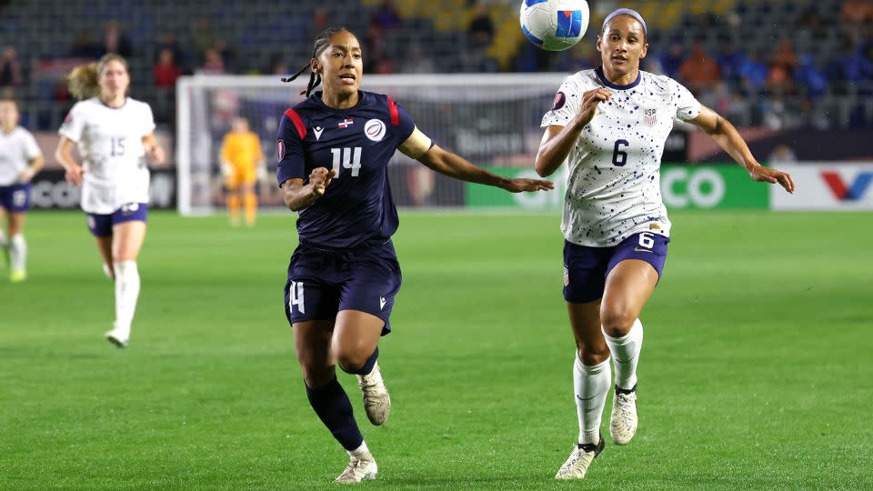 Lynn Williams (right) and Lucía León chase down the ball. - Kiyoshi Mio/USA TODAY Sports/Reuters
