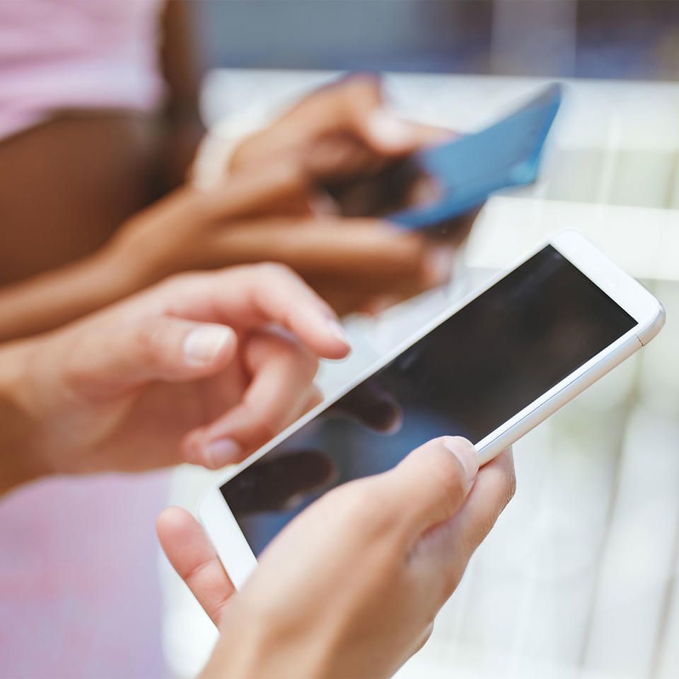 people-using-smartphone-sunny-day