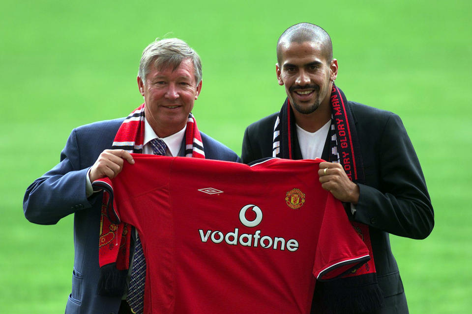 <p>After joining the Old Trafford club in 2001, Argentina midfielder Veron flattered to deceive but still tasted glory in 2002-03. </p>