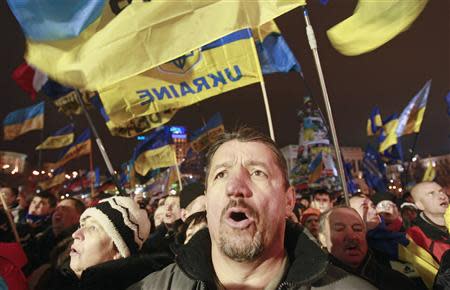 Pro-European integration protesters attend a rally in Maidan Nezalezhnosti or Independence Square in central Kiev, December 17, 2013. REUTERS/Gleb Garanich
