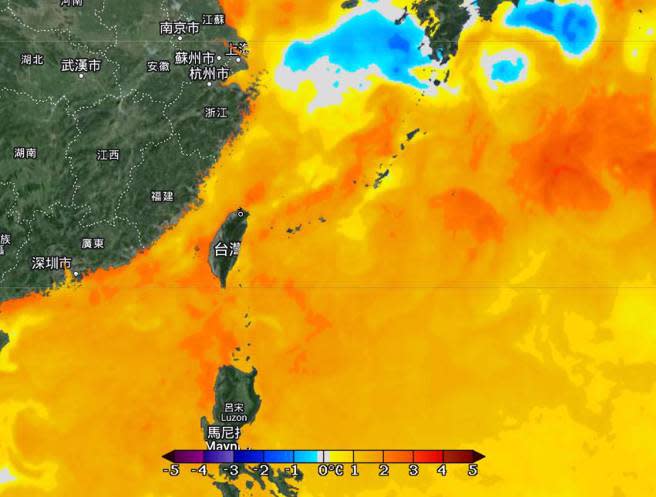 台灣周邊海溫比氣候值高出2～3度。（翻攝自鄭明典臉書）