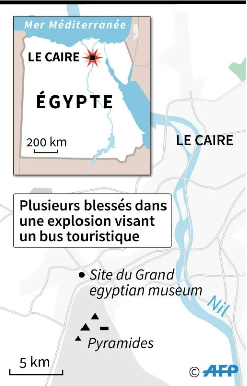 Carte localisant l'explosion qui a visé dimanche un bus de touristes près des célèbres pyramides égyptiennes de Guizeh (est du Caire)
