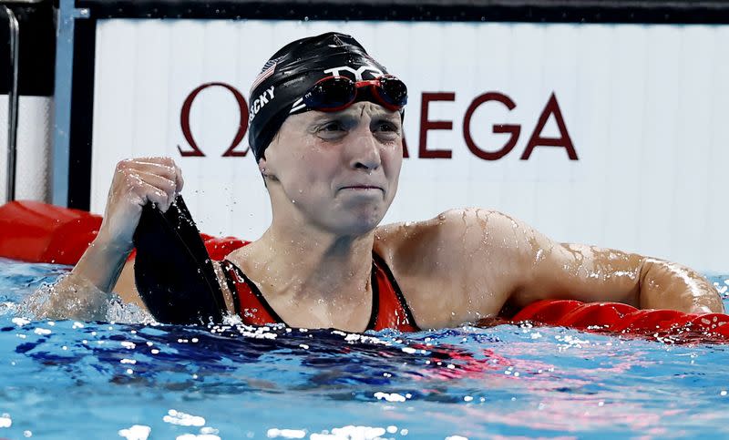 La nadadora de EEUU Katie Ledecky celebra tras ganar la final de los 1500 mts libres