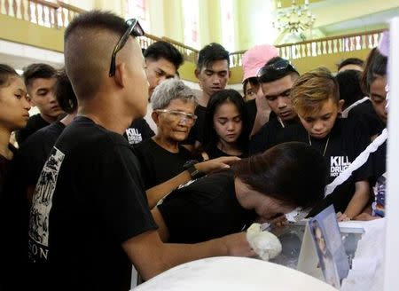 Relatives and friends look at the coffin of Eric Quintinita Sison during burial rites in Pasay city, metro Manila, Philippines August 31, 2016. REUTERS/Czar Dancel/File Photo