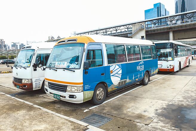 新竹縣政府試辦跳蛙公車1個月，「快捷7號」僅38人搭乘，「5900」更少到只有13人搭乘。（羅浚濱攝）