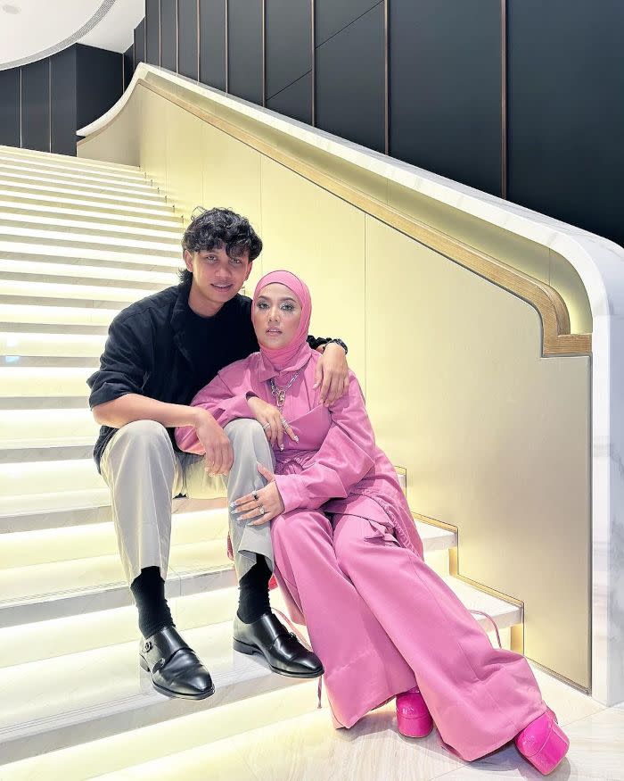 Ubai accompanied his wife to her performance in Macau