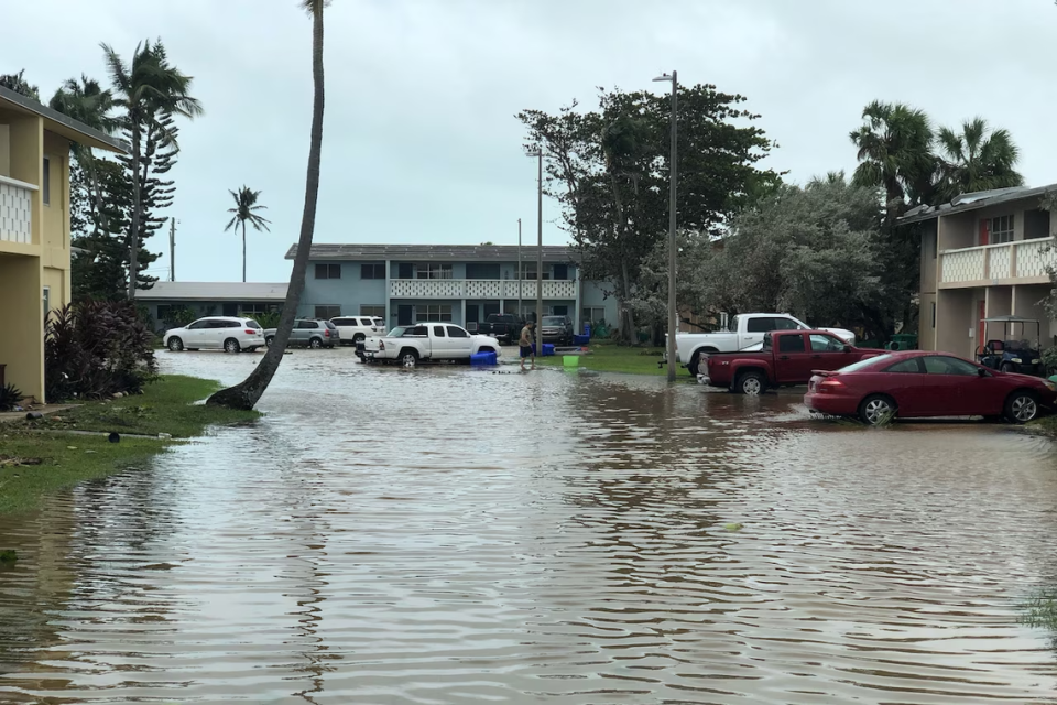 Las inundaciones provocadas por el huracán Ian azotan la Estación Aérea Naval de Cayo Hueso, Florida, el 28 de septiembre de 2022.