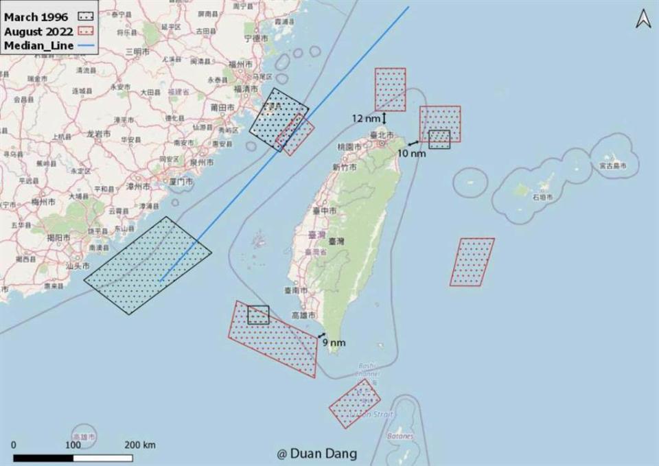 1996年與2022年中共解放軍對台灣週邊實施實彈射擊演習區域比較圖。（圖／翻攝微博）