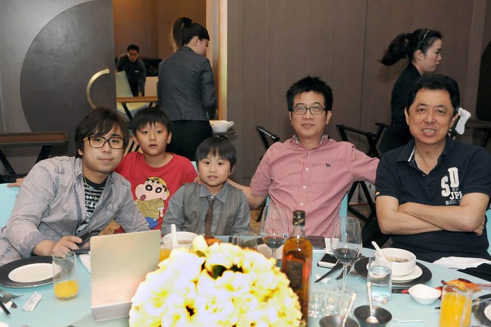 Also spotted: Popular child actor Xiao Xiao Bin (C) and family