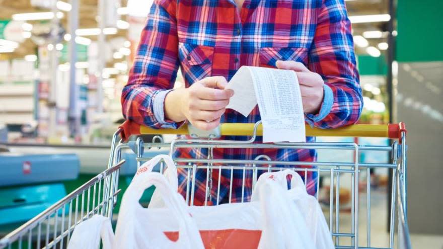 Supermercados: los productos que se pueden stockear tuvieron un notable salto en las ventas.