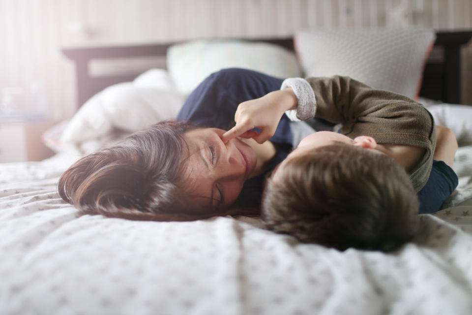 Recurrir al optimismo y la fantasía ayudará a los niños a sobrellevar mejor la cuarentena. [Foto: Getty Creative]