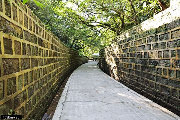 獅球嶺砲台周邊步道正式啟用了！串聯台灣第一座鐵路隧道，打造基隆文化觀光新亮點。（圖：文化觀光局提供）