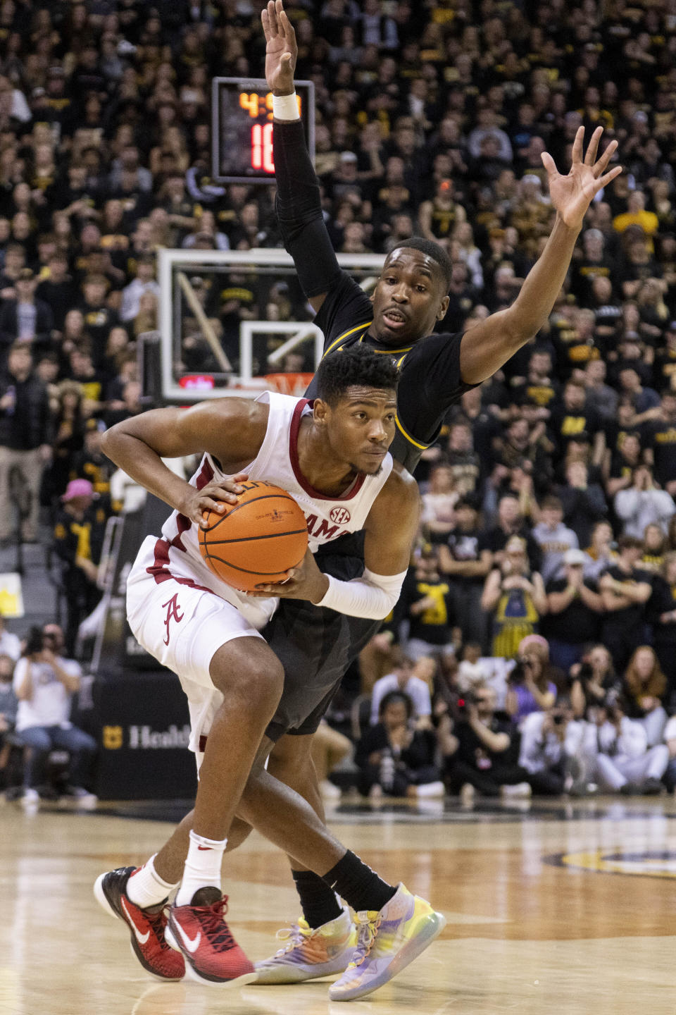 Alabama's Brandon Miller, left, pushes past Missouri's D'Moi Hodge during the first half of an NCAA college basketball game Saturday, Jan. 21, 2023, in Columbia, Mo. (AP Photo/L.G. Patterson)