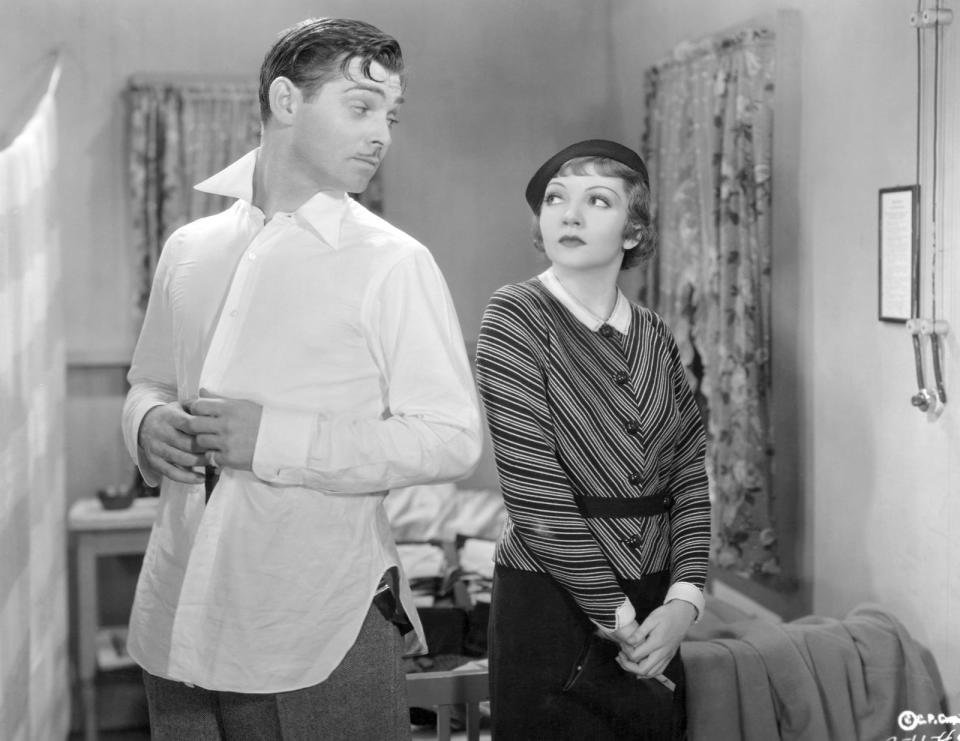 Bester Film, beste Regie (Frank Capra), bester Schauspieler (Clark Gable), beste Schauspielerin (Claudette Colbert) und bestes Drehbuch: "Es geschah in einer Nacht" (1934), die Mutter aller Rom-coms, ist einer von nur drei Filmen, die bislang in allen fünf Hauptkategorien bei den Oscars abräumen konnten. Zurecht! Denn das Schicksal einer Bankierstochter, die auf der Flucht vor ihren Eltern einen arbeitslosen Reporter kennenlernt, begeistert noch heute. (Bild: George Rinhart/Corbis via Getty Images)