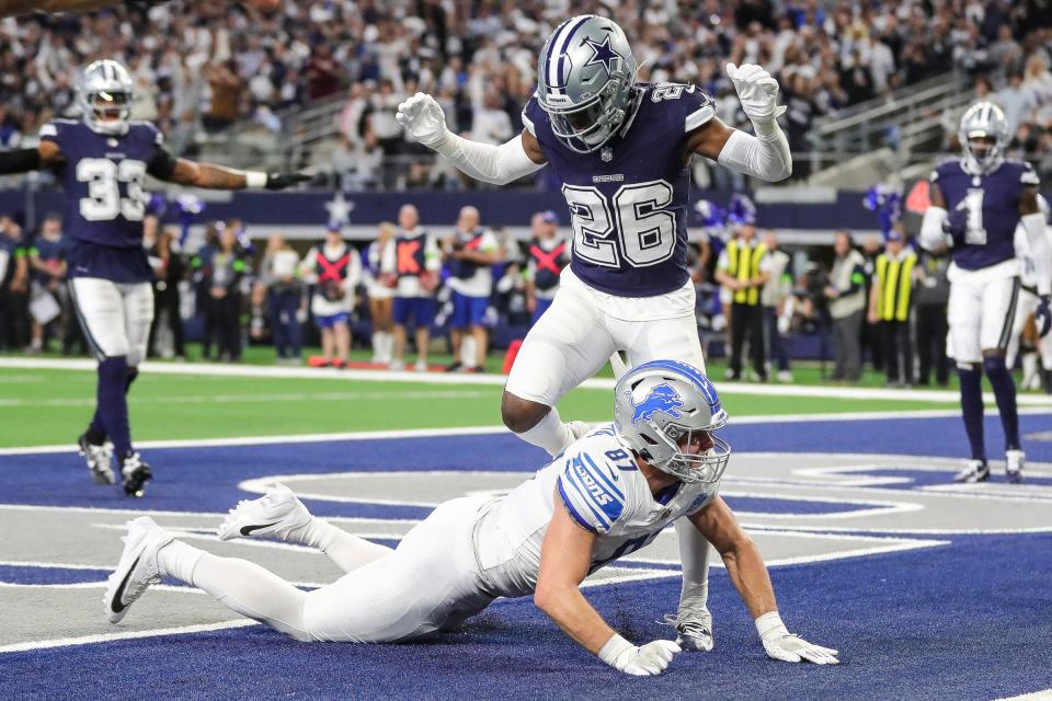 Lions tight end Sam LaPorta misses a catch in the end zone against Cowboys cornerback DaRon Bland during the first half at AT&T Stadium in Arlington, Texas on Saturday, Dec. 30, 2023.