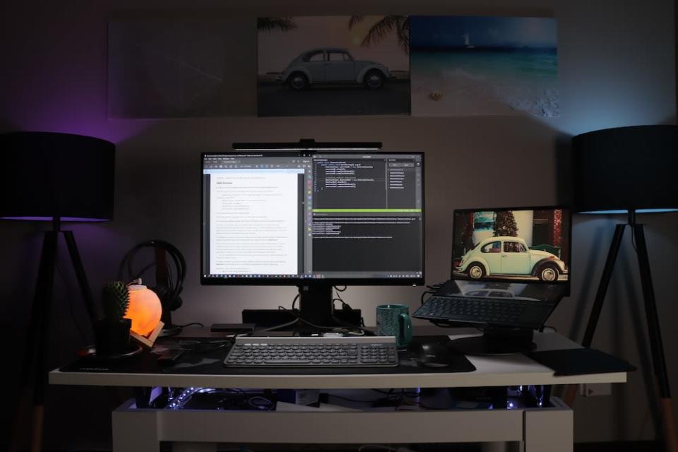 Monitor desk setup