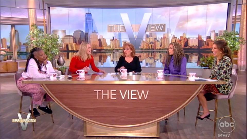 “The View” hosts react to news of O.J. Simpson’s death, which broke just minutes before airtime. ABC