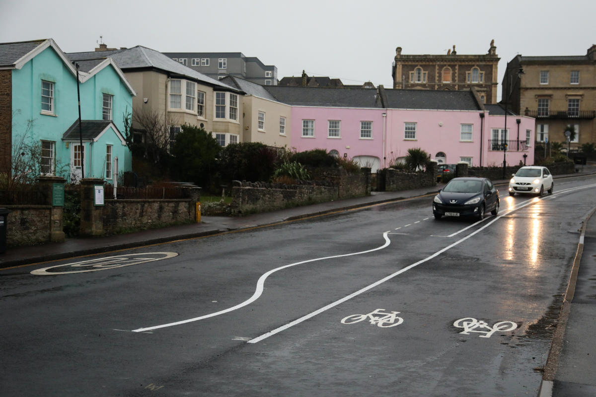 Seafront's 'wiggly' line road markings that cost £1.5m to be scrapped