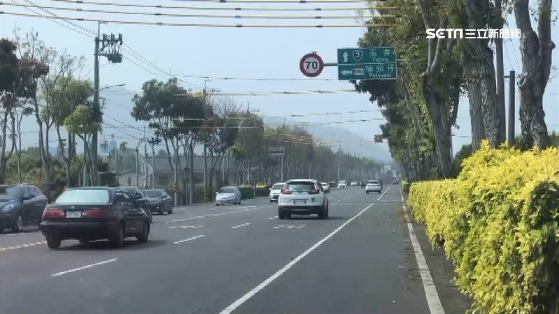 不少重機騎士和跑車駕駛享受在台3線奔馳的快感。