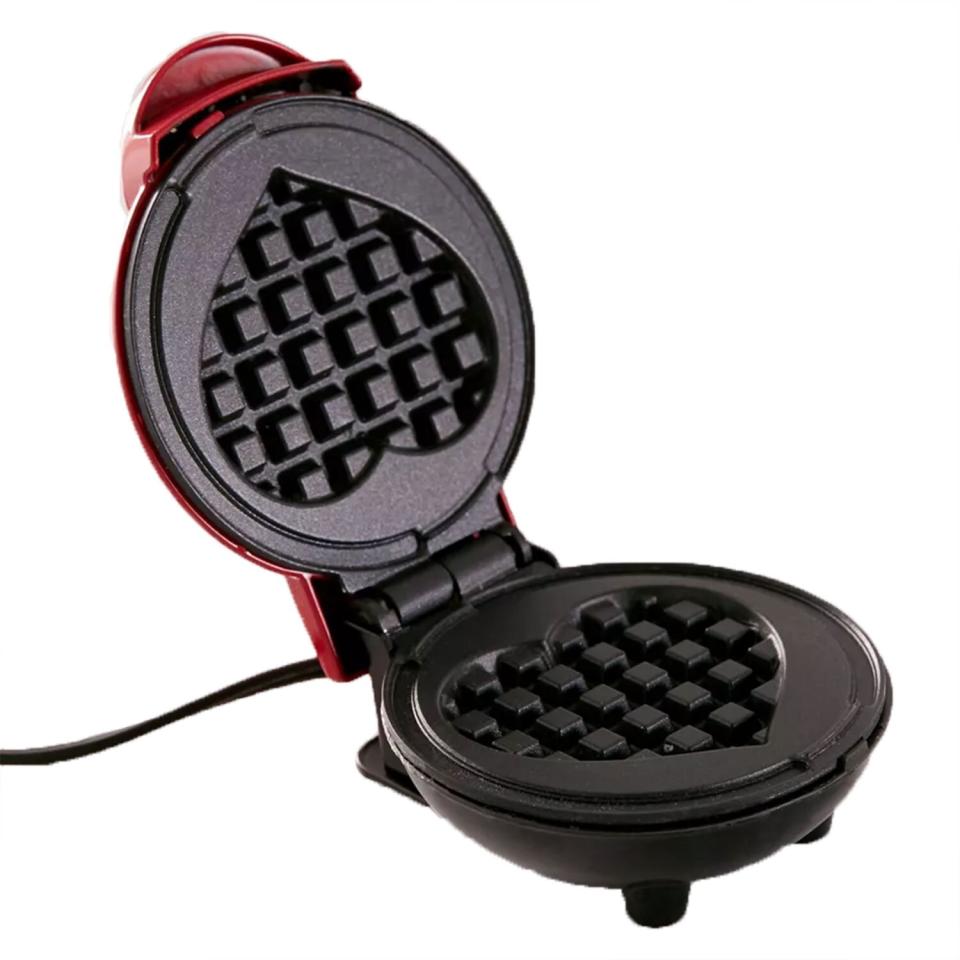 heart-shaped-mini-waffle-maker