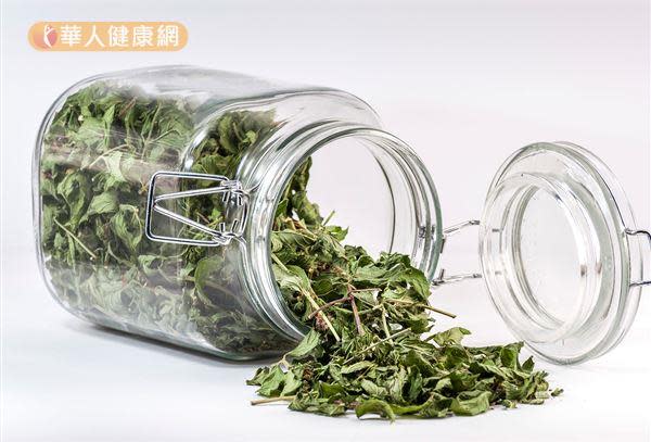 不只有助降胃癌發生率！綠茶漱口更能防感冒