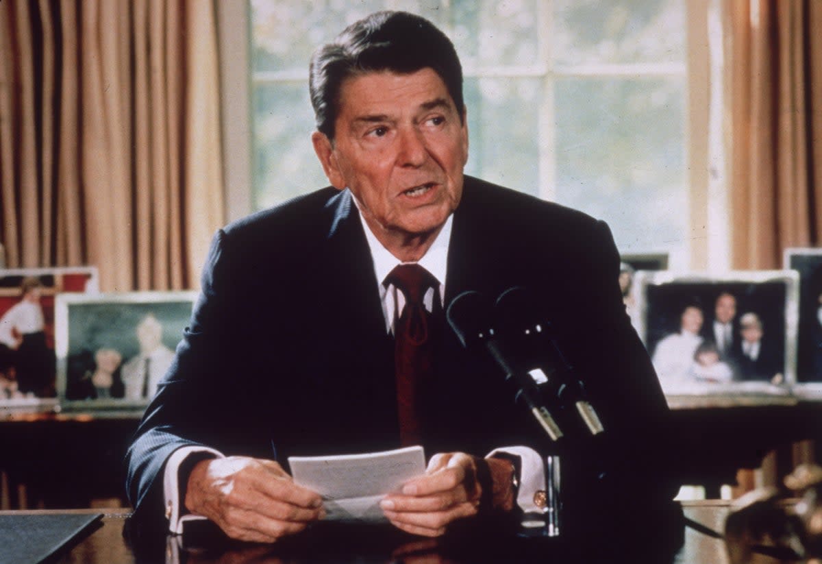 American president Ronald Reagan makes a 1985 announcement from his desk at the White House, Washington DC. (Getty Images)