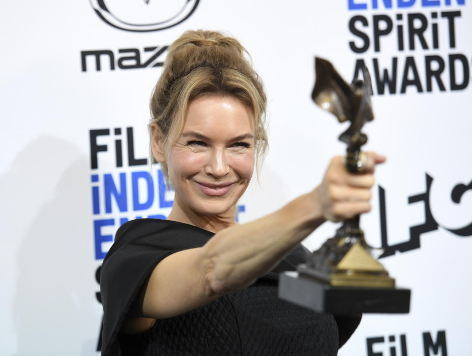 Renee Zellweger poses in the press room with the award for best female lead for "Judy" at the 35th Film Independent Spirit Awards on Saturday, Feb. 8, 2020, in Santa Monica, Calif. (Photo by Richard Shotwell/Invision/AP)