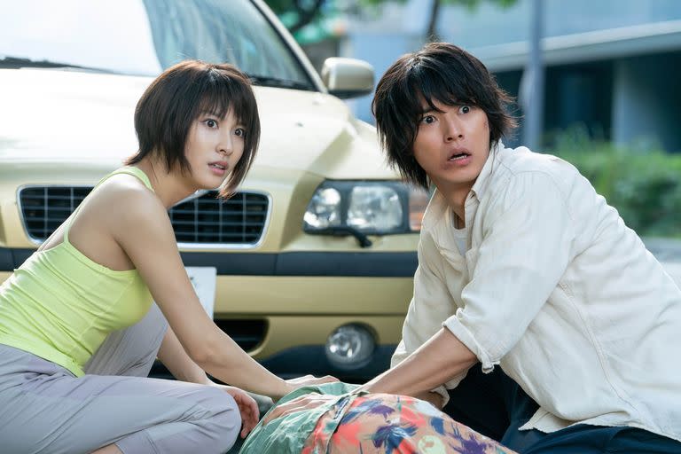 Kento Yamazaki and Tao Tsuchiya in Alice in Borderland