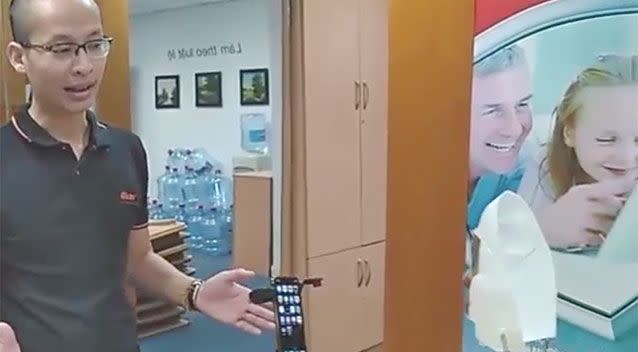 The phone unlocks without looking at his face. Source: YouTube/ Bkav Corp