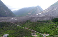 <p>Vehicles and people line a road leading to the site of a landslide in Xinmo village in Maoxian County in southwestern China’s Sichuan Province, Saturday, June 24, 2017. (Photo: He Qinghai/Xinhua via AP) </p>