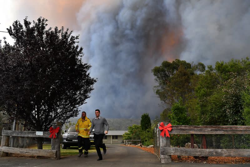 RFS crews engage in property protection of a number of homes along the Old Hume Highway as the Green Wattle Creek Fire threatens a number of communities in the southwest of Sydney