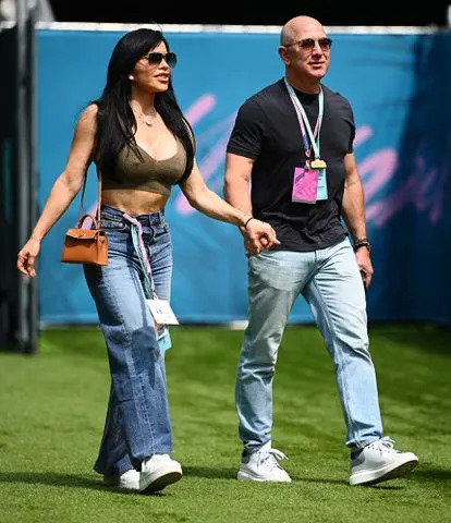 Clive Mason - Formula 1/Formula 1 via Getty Images Jeff Bezos and Lauren Sánchez at the final practice ahead of the F1 Grand Prix